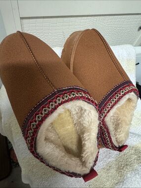 Cozy Brown Faux-Suede Fleece-Lined Women's Slippers